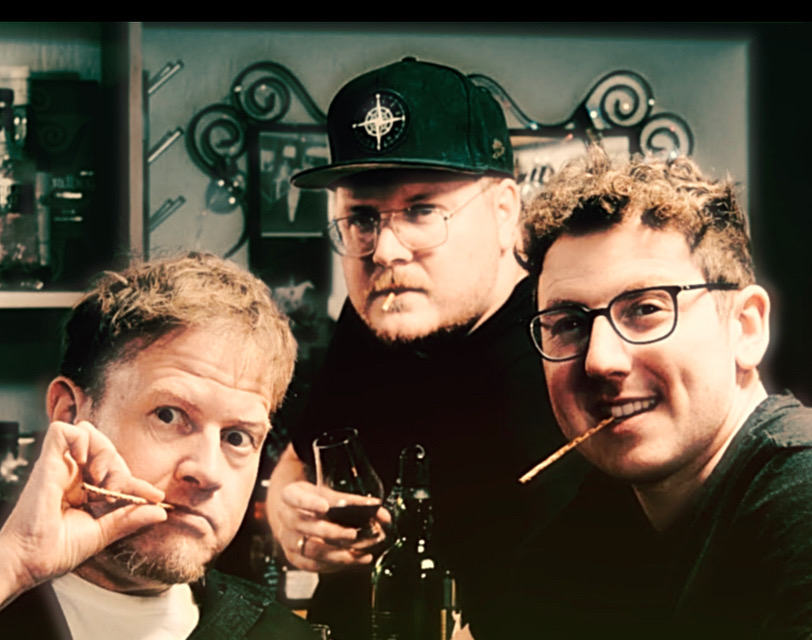 TagTraumFabrik, Akustik Rock aus Unna, Bandfoto mit Whisky und Salzstange.